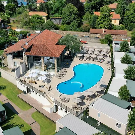 مكان تخييم Solcio Village لسا